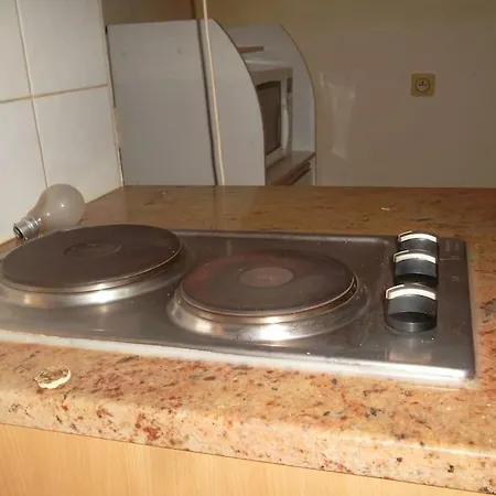 Petit Climatisé Apartment *